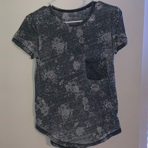 Gray American eagle top with white flowers